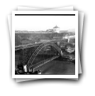 Vista geral da Ponte D. Luís I, vendo-se a Serra do Pilar, Porto
