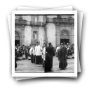Funeral de D. Américo [ Ferreira dos Santos Silva, Bispo do Porto: Saída do cortejo fúnebre do Paço Episcopal]