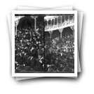 Touros na [Praça da] Rua da Alegria em 1902 [: Assistência na bancada]