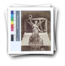 [Escultura O Anjo da Vitória" de Simões de Almeida Júnior, modelo em barro de 1880]