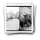 Carnaval de 1908 - [Cortejo dos] Fenianos [: Carros alegóricos descendo a Rua Ferreira Borges]
