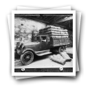 Camião carregado de fardos na fábrica de cordas Oliveira Sá e Filhos, Lda. (reprodução)