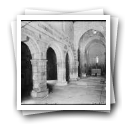 Interior de igreja românica, não identificada