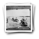 Embarcações atracadas em cais (reprodução de prova)