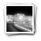 Vista noturna da fachada do Palácio de Cristal iluminada no S. João, Porto