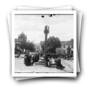 Movimento de pessoas junto ao Pelourinho e Igreja Matriz de Murça