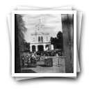 Coalane: Cristãos e alunos saíndo da missa, 1906 (reprodução)