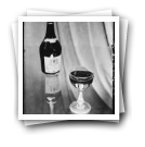 Cálice e garrafa de Vinho de Mesa Rosé