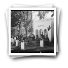 Grupo em esplanada do Pavilhão do Instituto do Vinho do Porto, Exposição Colonial de 1934