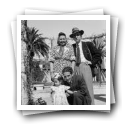 Lisboa - 1948 [: José Gouveia Junior e Aidinha com o primo Manuel e a filha no jardim] 