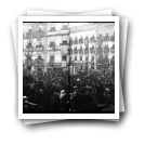 Festas Régias de D. Manuel II no Porto [: Aspeto da Praça de D. Pedro IV, em frente ao Palácio das Cardosas aquando da passagem do rei na visita à Câmara Municipal]