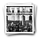 [Revolução republicana de Outubro de 1910 em Lisboa: Multidão junto ao edifício da Câmara Municipal de Lisboa, na Praça do Munícipio]