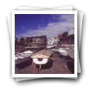 Barcos de pesca junto ao Forte do Baixio de Vila Franca do Campo, Ilha de São Miguel, Açores 