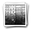 Festas Régias de D. Manuel II no Porto [: Aspeto da Praça de D. Pedro IV, em frente ao Palácio das Cardosas aquando da passagem do rei na visita à Câmara Municiapal]