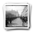 [Funerais de Miguel Bombarda e Cândido dos Reis (?): Passagem do cortejo fúnebre, pela Praça do Comércio, Lisboa]