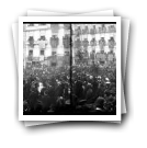 Festas Régias de D. Manuel II no Porto [: Aspeto da Praça de D. Pedro IV, em frente ao Palácio das Cardosas aquando da passagem do rei na visita à Câmara Municiapal]