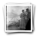 Varais [: João Baptista de Carvalho Pereira de Magalhães e Maria Inês São Payo a namorar na varanda da Casa dos Varais]