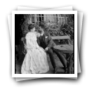 Varais [: João Baptista de Carvalho Pereira de Magalhães e Maria Inês São Payo a namorar no jardim da Casa dos Varais]
