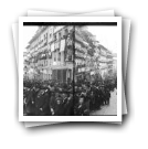 Carnaval de 1906 - [Cortejo dos] Fenianos: Grupo dos 29 [ em desfile na Rua dos Clérigos, entrando na Praça de D. Pedro IV]