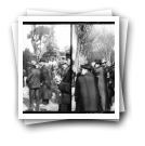 Carnaval de 1908 - [Cortejo dos] Fenianos: No Palácio [de Cristal: Grupo observando o desfile]