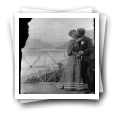 Varais [: João Baptista de Carvalho Pereira de Magalhães e Maria Inês São Payo a namorar na varanda da Casa dos Varais]