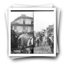 Carnaval de 1906 - [Cortejo dos] Fenianos: Grupo dos 29 [ em desfile na Praça Carlos Alberto]